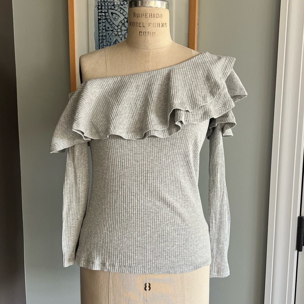 SOLD October bee Love off the shoulder too. Last One🔥 - Picture 3 of 5